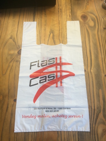 Plastique-Flash-Cash.jpg