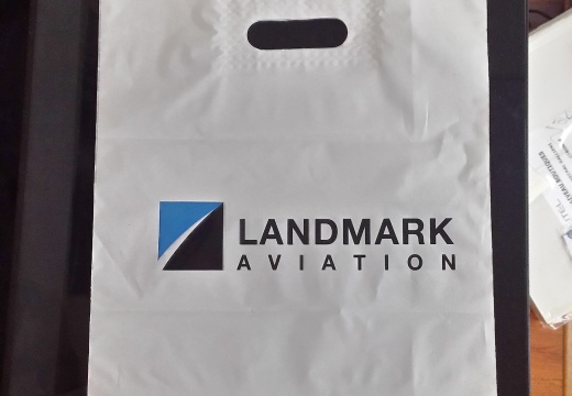 Plastique-Landmark-Aviation